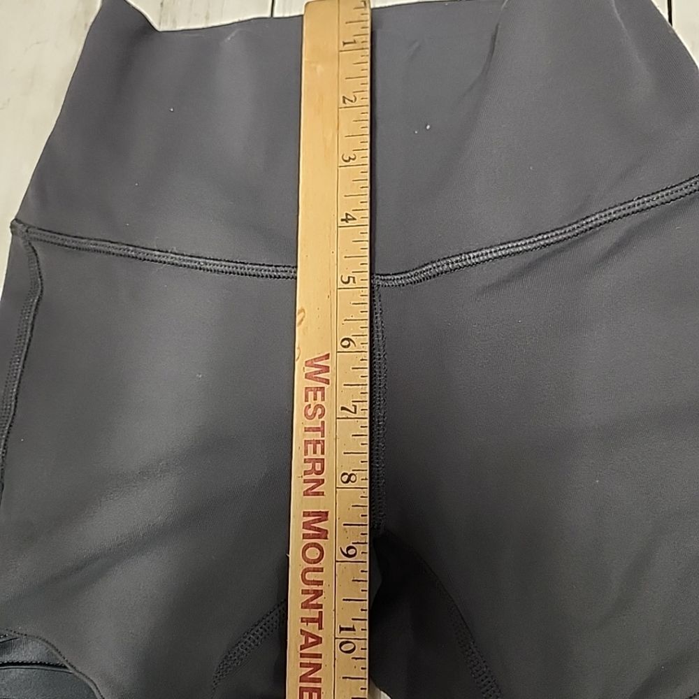 ALO YOGA  Moto Sport Leggings with Mesh Panels in Anthracite Sz XS - Picture 12 of 13